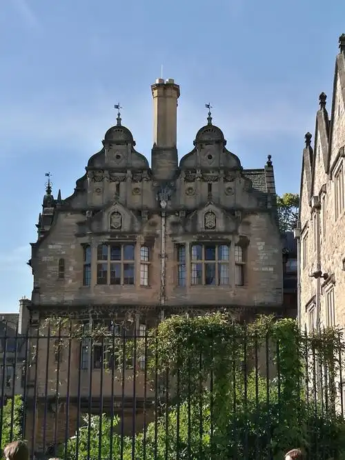 中世纪典型的对称结构的建筑