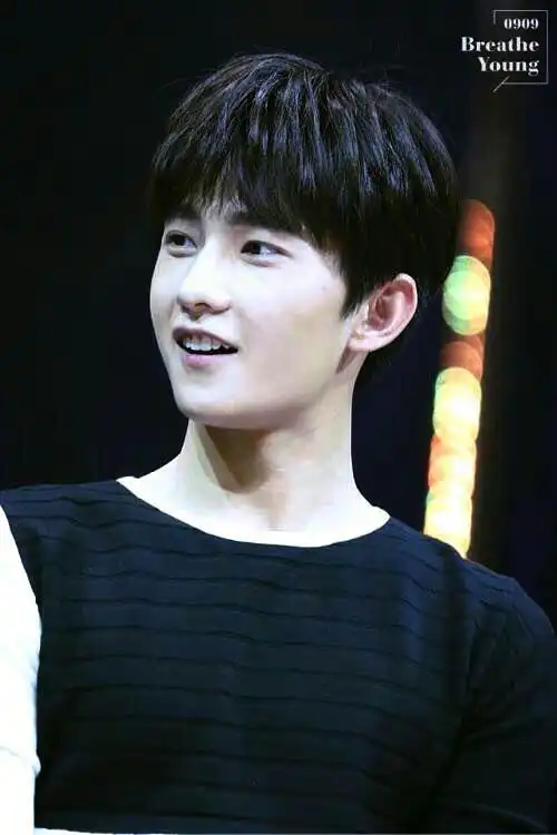 剪成杨洋这样的发型一般需要多少钱,平时好打理嘛