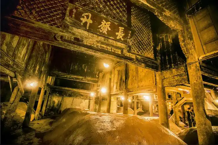 五粮液窖池群及酿酒作坊