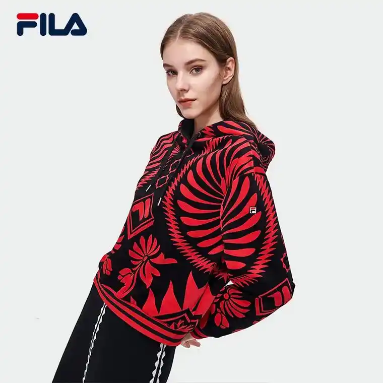 这款fila卫衣真的太好穿啦!弹力面料贴合身形,连帽设计很实 - 抖音