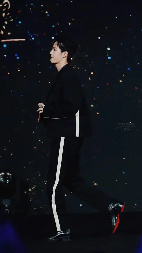 王一博全身照高清壁纸(王一博全身照高清壁纸)-海纳网