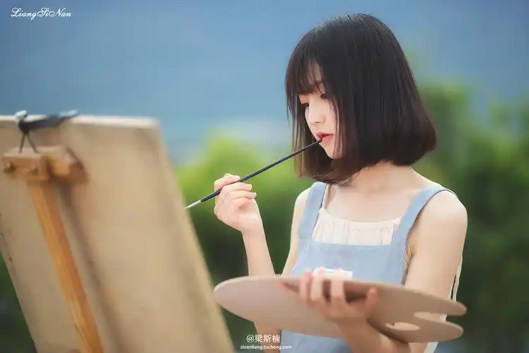 画画的少女