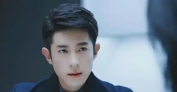 季肖冰是一位演员,虽然知名度不高,但曾主演过悬疑剧《sci迷案集》,并