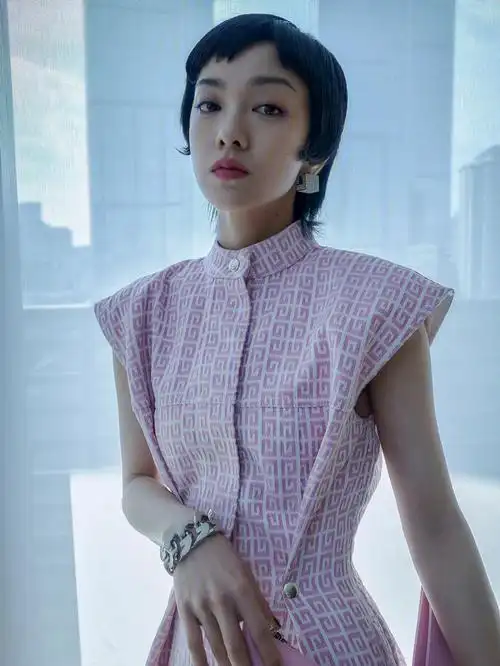 郭采洁 出席于成都举行的系列发布活动