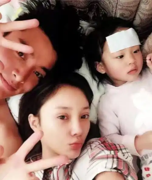 李小璐承认二胎女儿网曝李小璐秘密怀孕