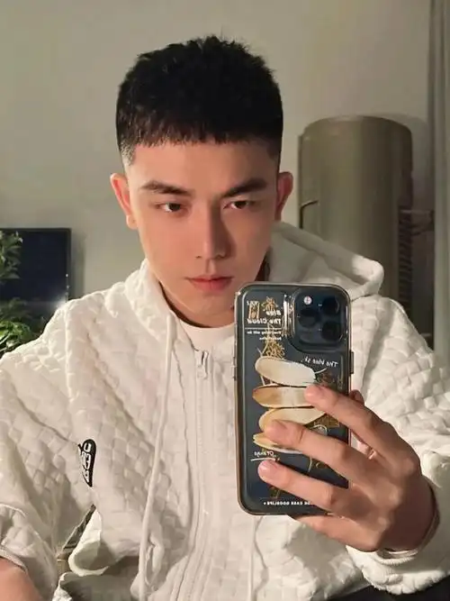 男生理发不要只会稍微剪短这3款发型潮流帅气可以去尝试