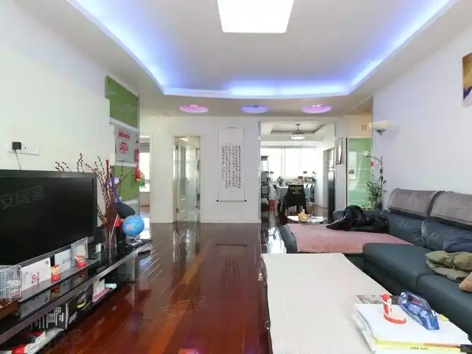 高楼层视野无遮挡 环境优美 精装修 近地铁 朝南 购物方便,绿海家园