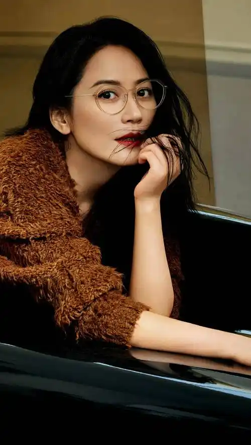 俞飞鸿 2023年02月06日 精美图集 魅力四射_散发出_气息_穿着