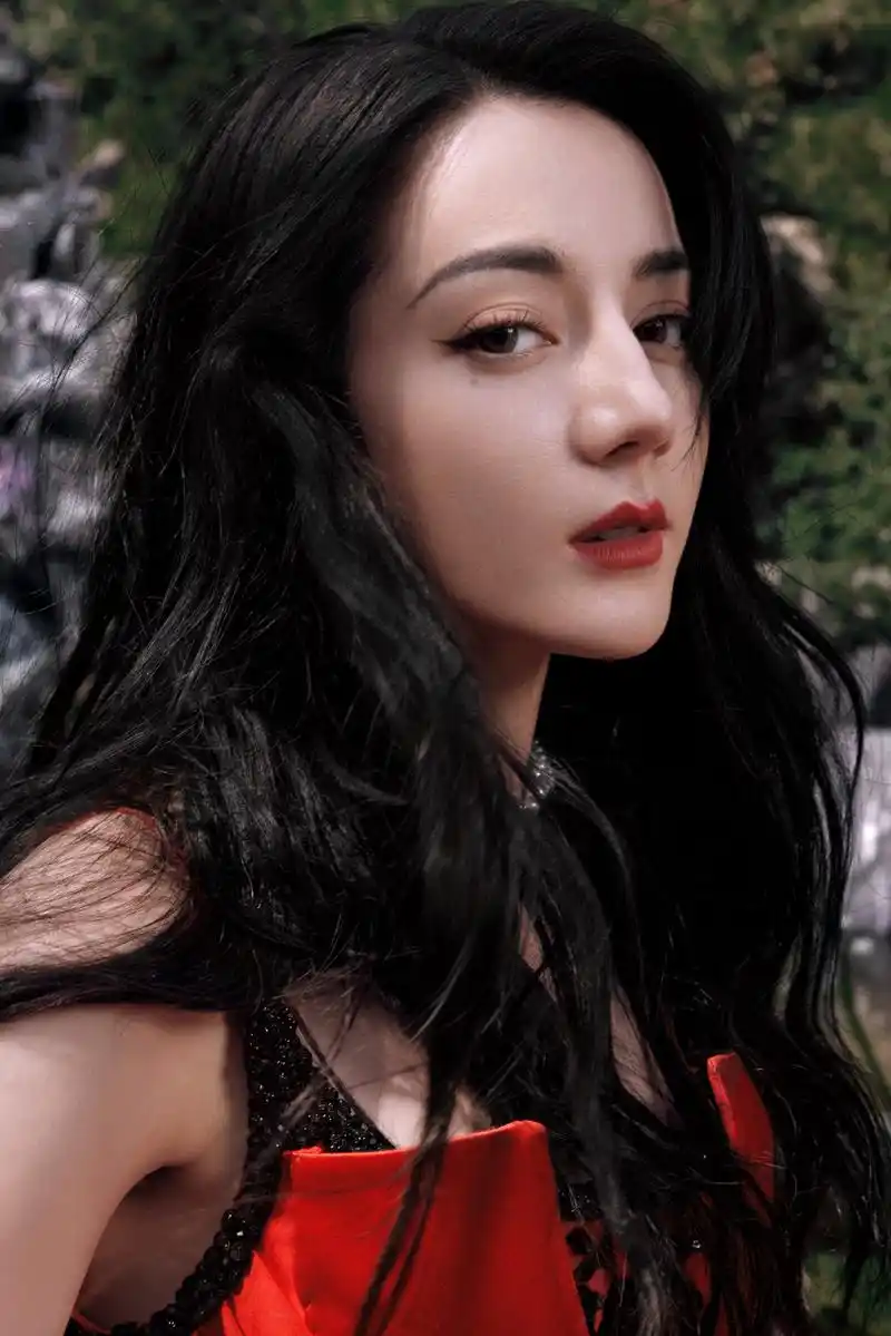 迪丽热巴# #迪丽热巴火焰裙# #明星穿搭