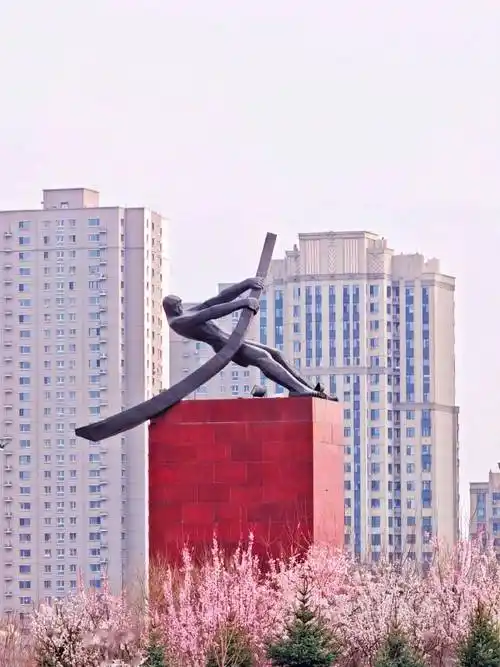 "醉"春天的街道,美得让人陶醉!_吉林省_江城_广场