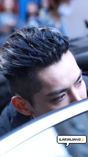 吴亦凡# 嗯 来欣赏下辫子怎么绕弯的?