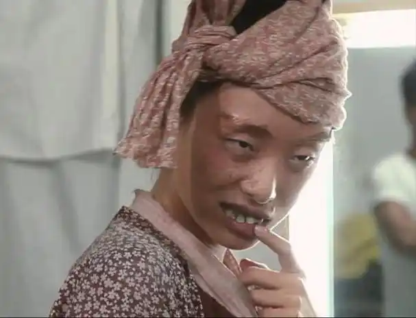 明明是美女,但为演戏都豁出去了!论扮丑我只服这四位女星