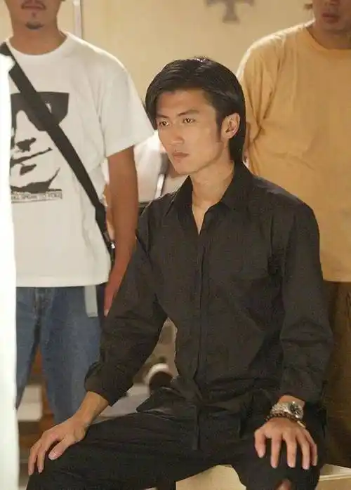 谢霆锋17岁写的一首歌让自己一炮而红,陈奕迅说:他太不容易了_生活_什