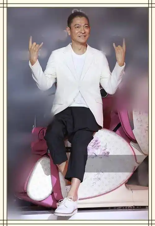 58岁刘德华亮相活动脸颊凹陷瘦到脱相模样大变让人难以接受