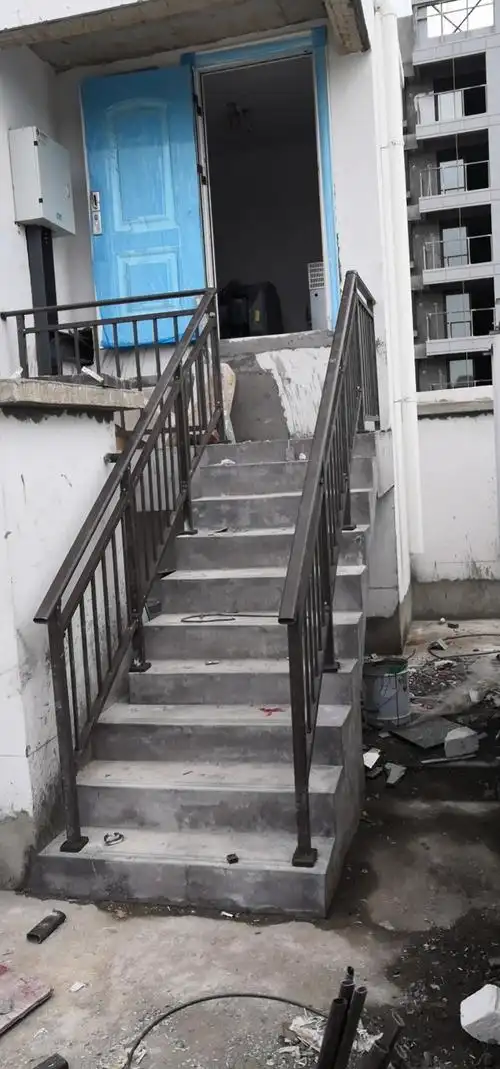 景德镇昌江区景德镇阳光城文澜府锌钢组装楼梯栏杆-鱼泡网