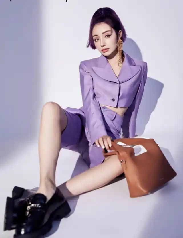 麦迪娜升级"辣妈"后,一身工装风甜酷范,这哪里看得出生过娃?