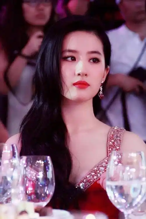 原创32岁的刘亦菲早就不是天仙了