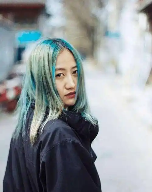 故事的核心女主角名叫陈粒,起底她的感情生活——靠前女友祝星走红