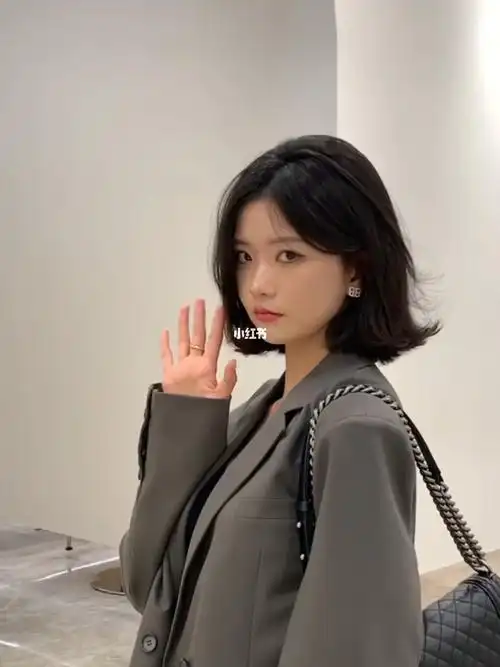 韩式气垫短发烫发慵懒风短发圆脸发型