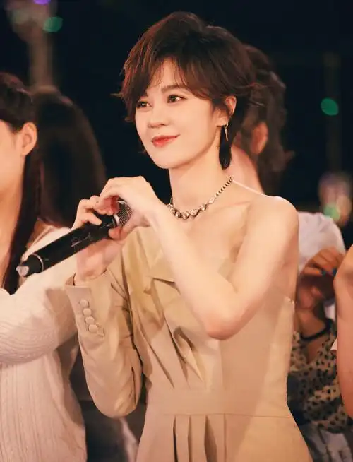 郁可唯森系大片写真