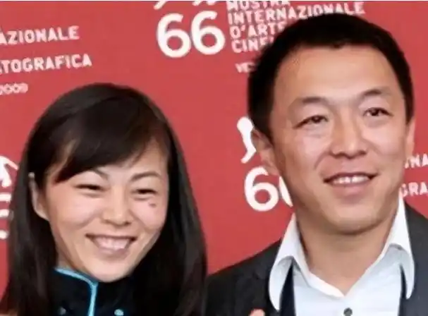 百亿影帝黄渤人红不忘糟糠妻却把亲父送养老院透露原因落泪