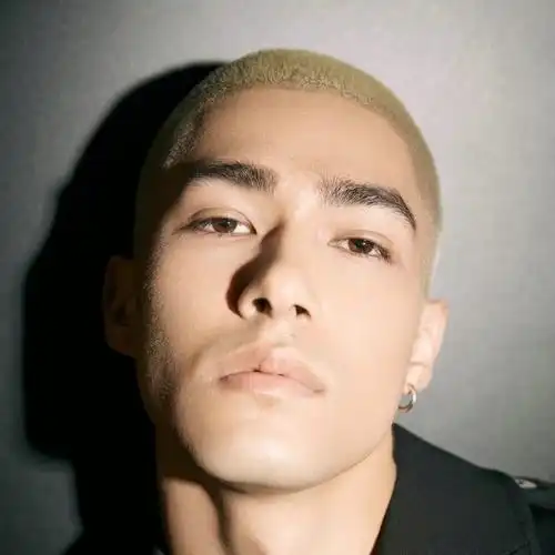 米卡ig头像更换为新图(有别于微博宣发和gq)