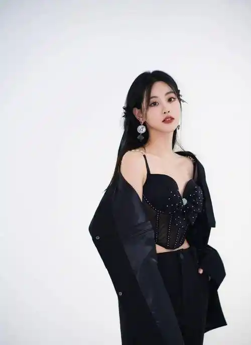 祝绪丹最新穿搭风格解析 祝绪丹最新街拍照片2023