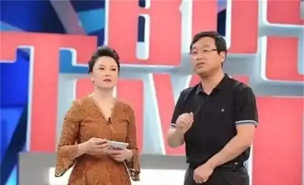 东方卫视名嘴袁鸣:丈夫是美籍华人,儿子十分可爱