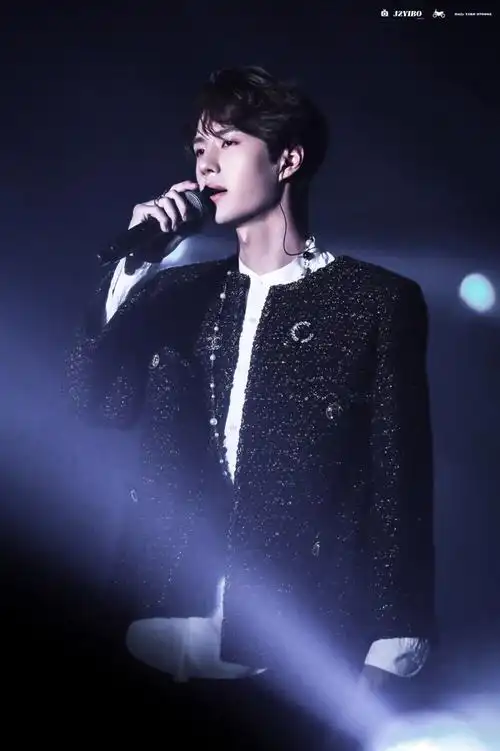 190921陈情令泰国见面会uniq王一博crlogo