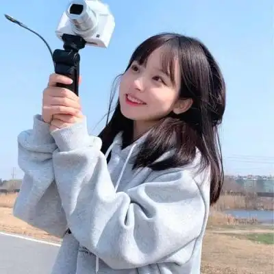 笑起来很治愈的小清新甜妹头像