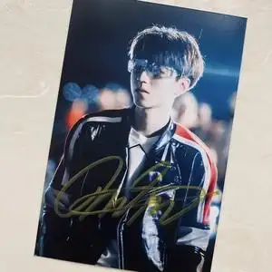 王俊凯签名照片亲笔