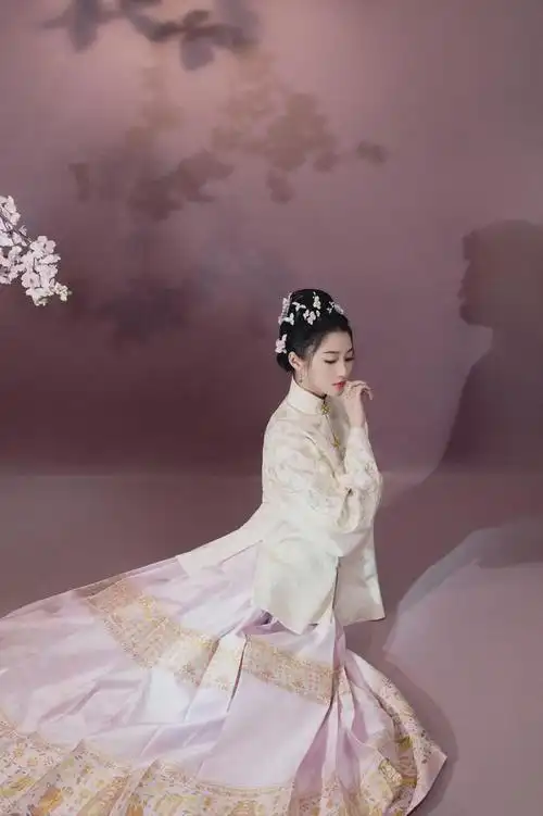 关晓彤春晚马面裙造型高清美图来袭好适合她好像小家碧玉