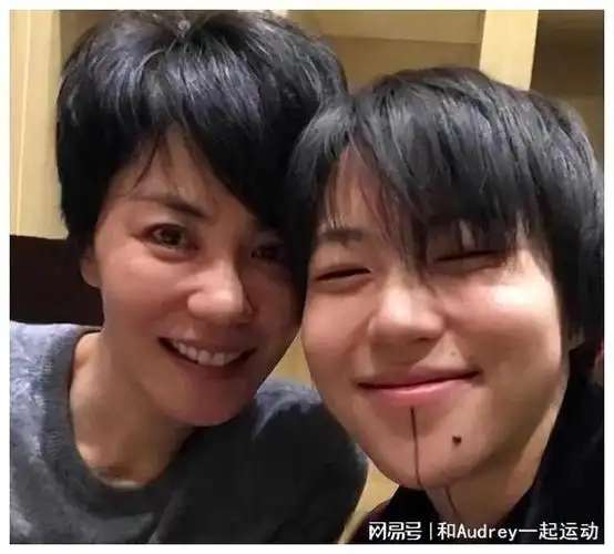 窦靖童曝王菲家里现状不重视仪式感王菲私下生活让人不敢恭维