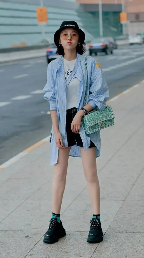 唐艺昕时尚街拍美图