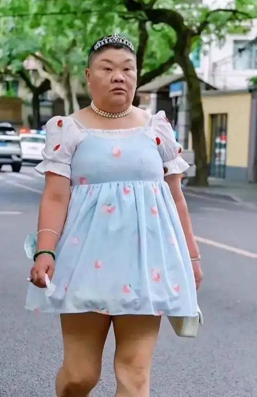 50岁留寸头,身材矮胖,却美得很独特|萝莉|蝴蝶结|洛丽塔|上海市|最新