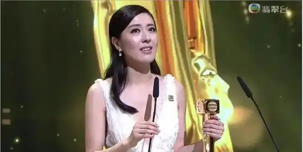 这部剧里,唐诗咏虽然是女二号,但她却赢得了最佳女主角奖,真是让人意