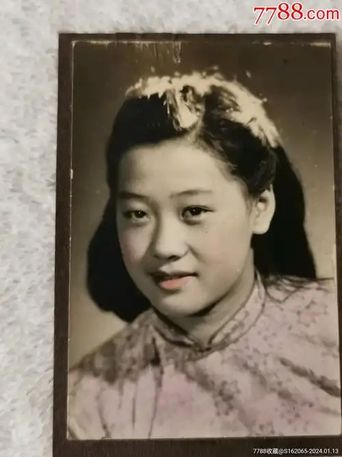 民国手工上色旗袍美女学生_价格30元【老照片老物件杂项铺】_第1张