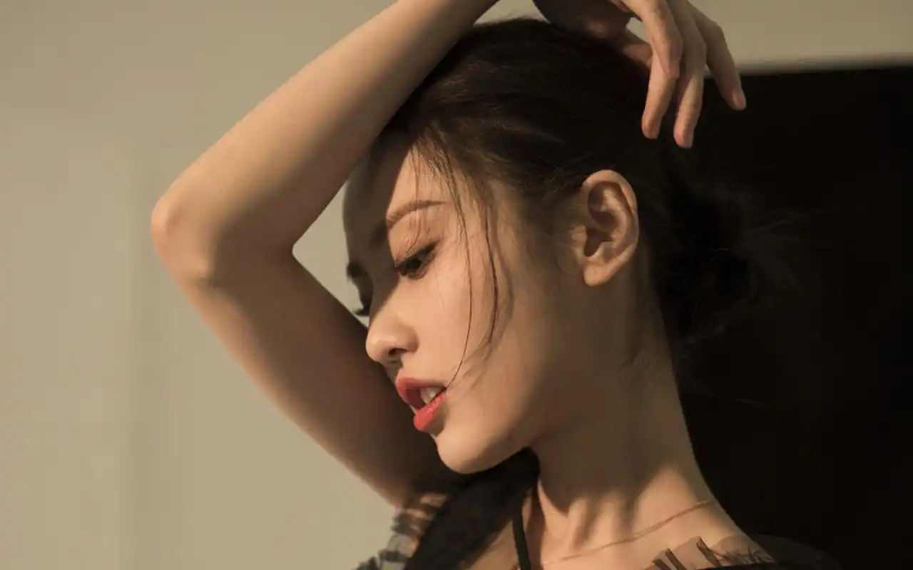 张慧雯性感迷幻时尚大片桌面壁纸