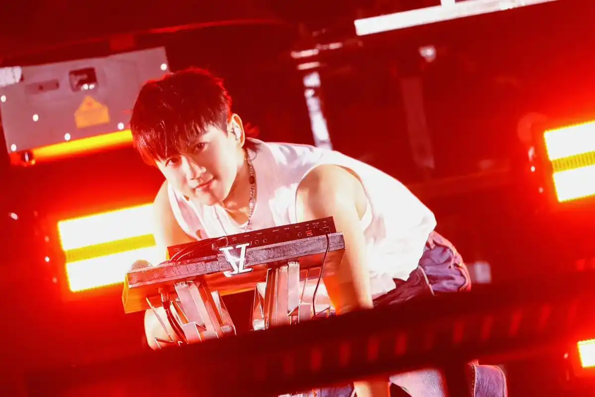 张杰未·live巡回演唱武汉两场圆满成功.#张杰未live曜 - 抖音