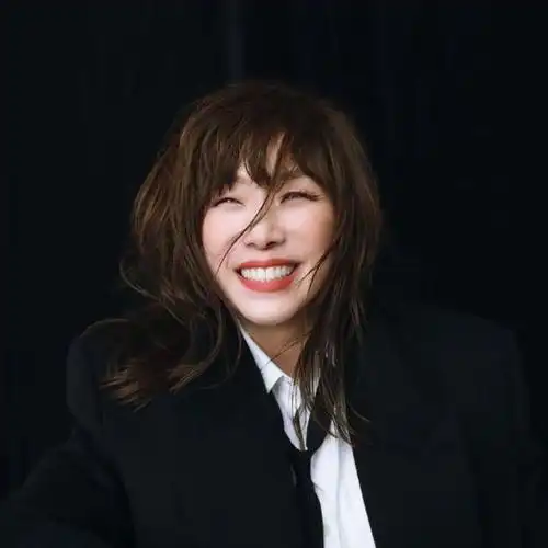 顶流天后林忆莲惊艳回归,57岁美貌如初,网友惊呼:逆龄生长!