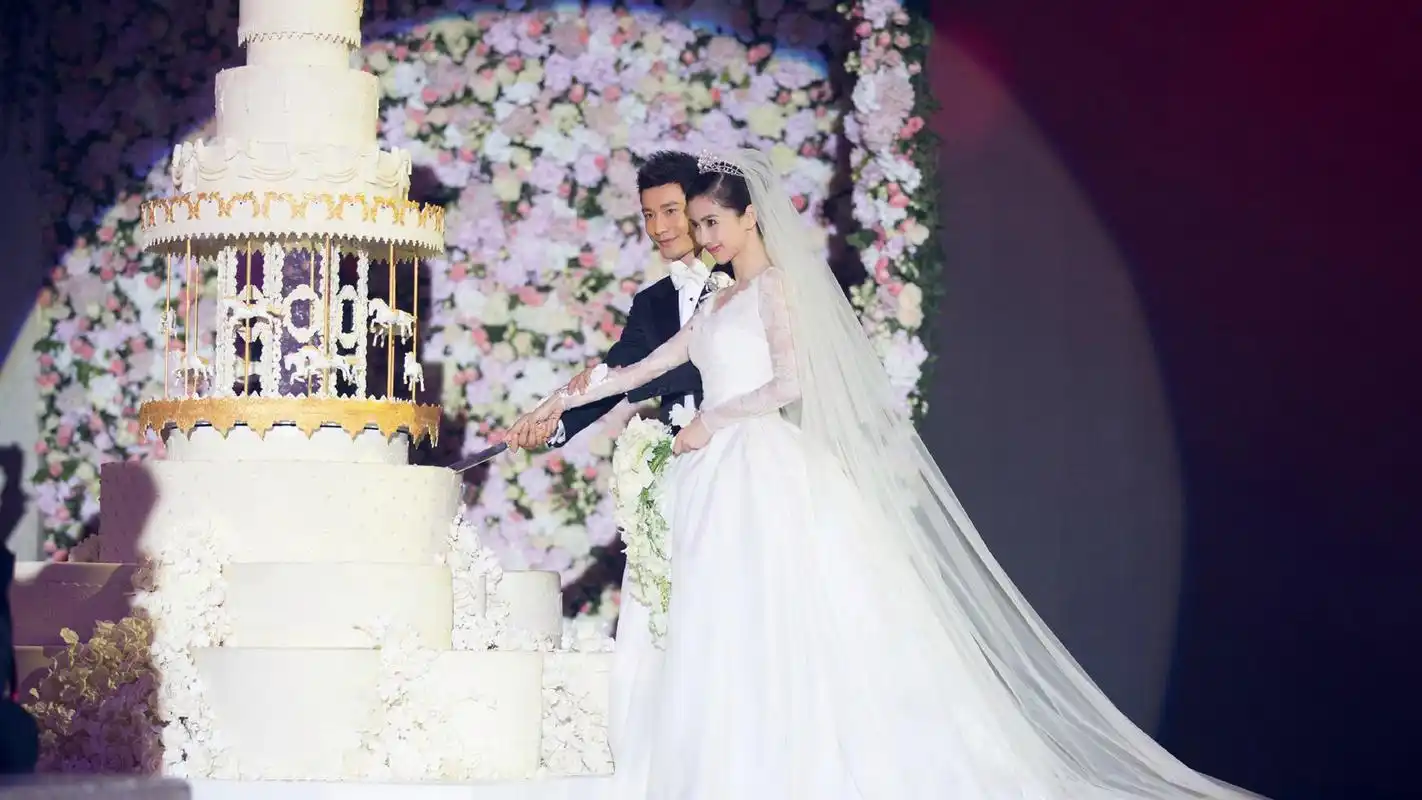 杨颖和黄晓明婚纱照电脑桌面壁纸