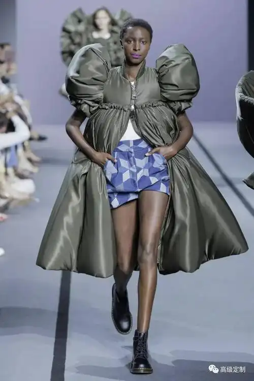 秀场直击廓形与褶皱的魔性设计viktorrolf2017秋冬巴黎高定时装周