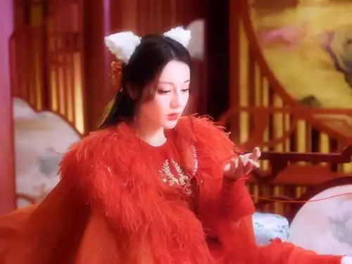 "凤九"迪丽热巴,一袭红衣再现红狐造型,化身"妖狐小红娘"!