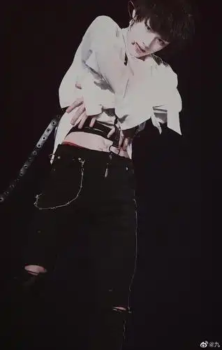 时代少年团丁程鑫的腹肌长这样这是我不付费就能看到的吗