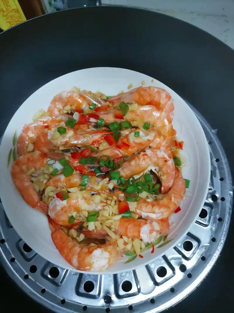 快手家常菜—蒜蓉粉丝蒸虾