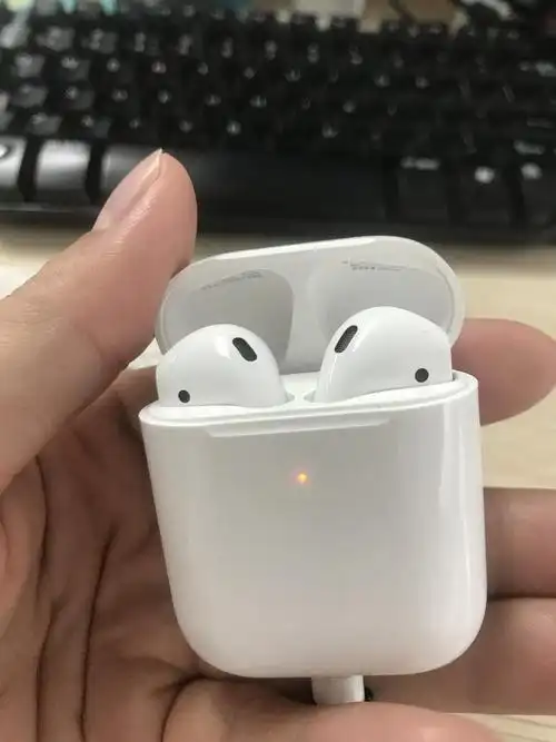 airpods二代,95新,功能一切正常,保证原装正品,转让价600,不接受刀