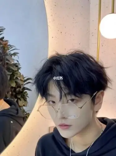 男生最受欢迎的烫发,凌乱中分气垫烫_气垫_发型_男士发型_脸型_男士