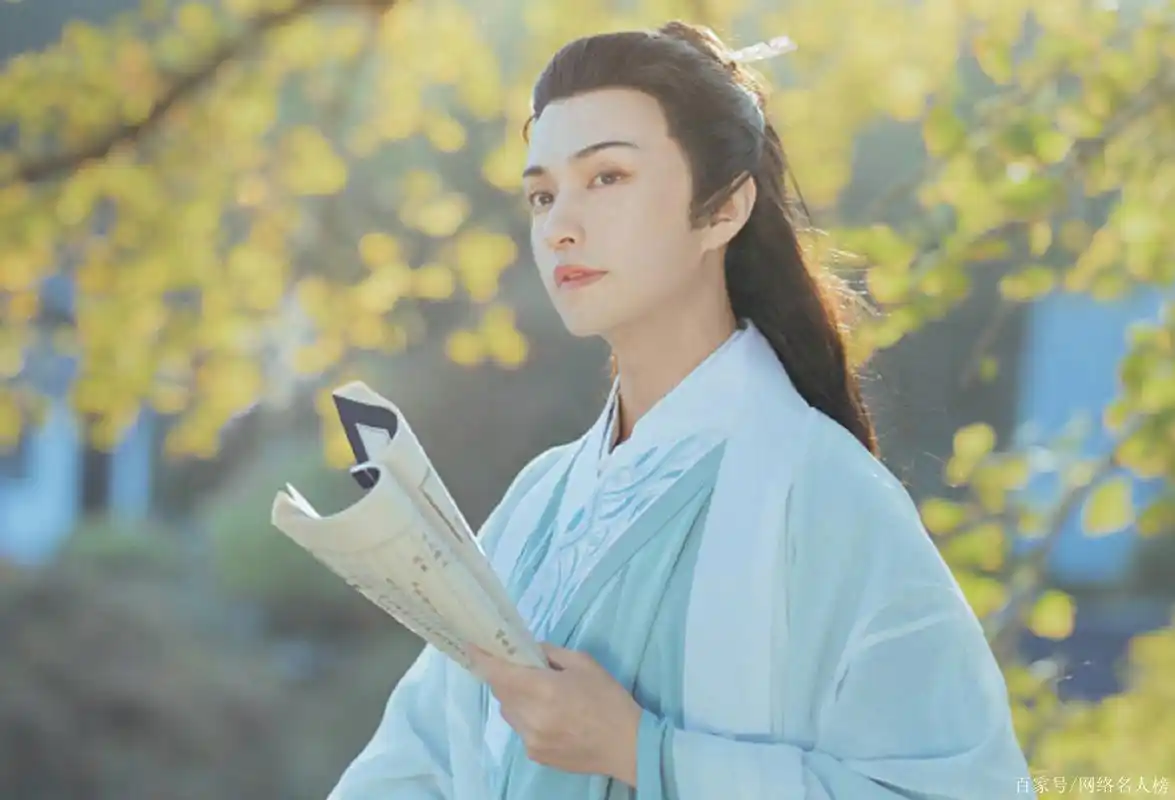 楚淇:全网最帅"秃头男",用韩语开通外网账号,被骂"双面人"