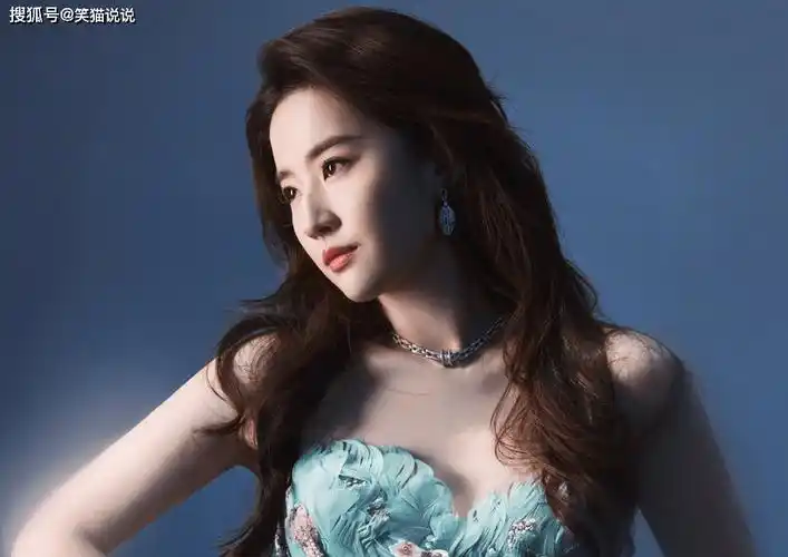 刘亦菲ins晒新照:墨镜长发气质佳,大长腿好抢眼!_照片_动态_网友