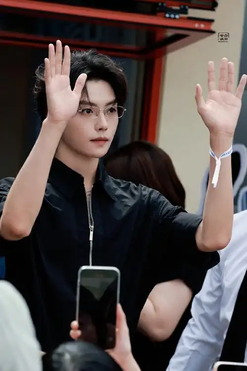 肖宇梁超话#berrything莓事甜分制造官肖宇梁#  240